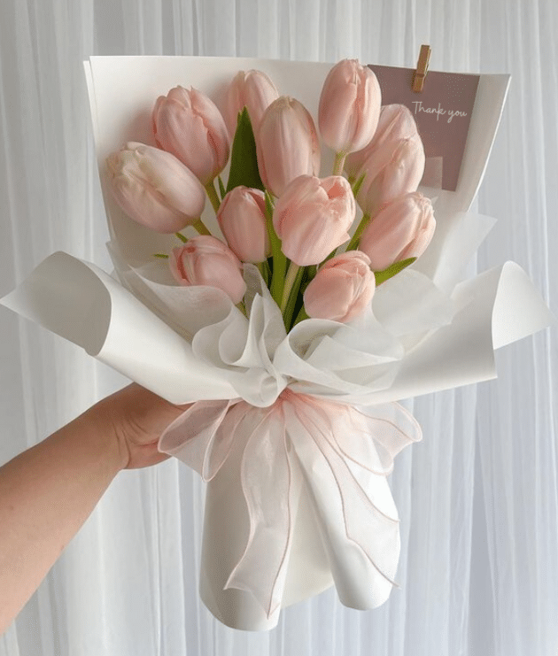 pink tulips handbunch